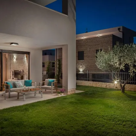 Lägenhet Luxury Hyperion With Private Pool And Garden Murter