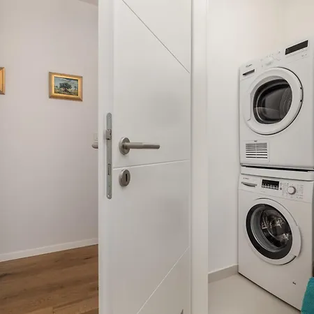 Luxury Hyperion With Private Pool And Garden