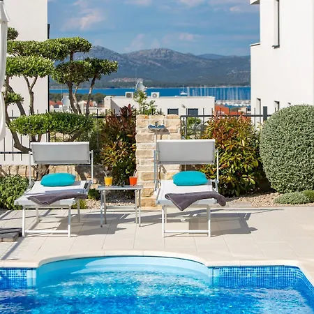 Lägenhet Luxury Hyperion With Private Pool And Garden *