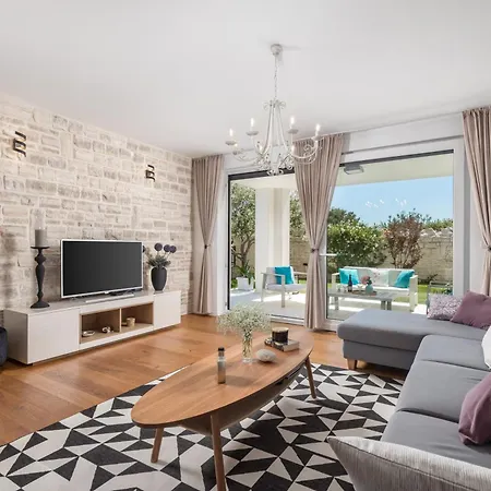 Lägenhet Luxury Hyperion With Private Pool And Garden *