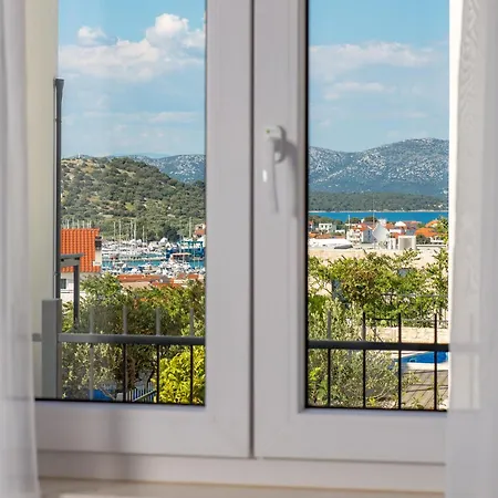 Luxury Hyperion With Private Pool And Garden Murter