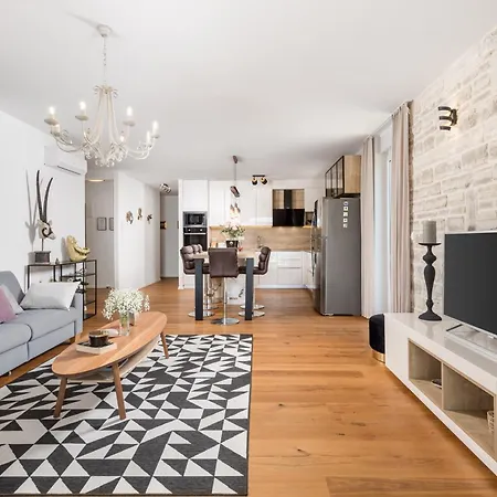 Luxury Hyperion With Private Pool And Garden Murter