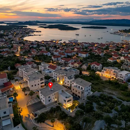 Luxury Hyperion With Private Pool And Garden