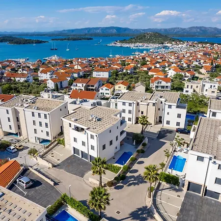 Luxury Hyperion With Private Pool And Garden Murter