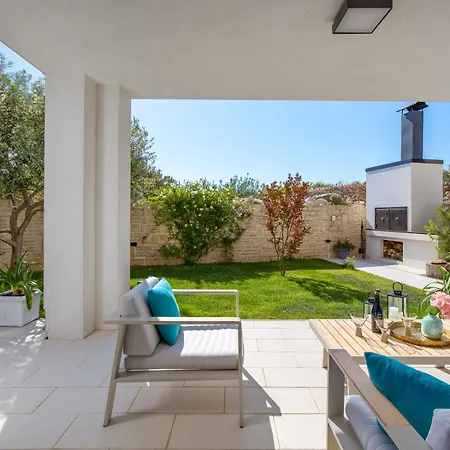 Luxury Hyperion With Private Pool And Garden * Murter