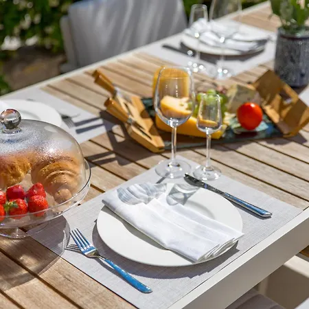 Luxury Hyperion With Private Pool And Garden