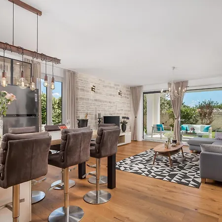 Luxury Hyperion With Private Pool And Garden Lägenhet