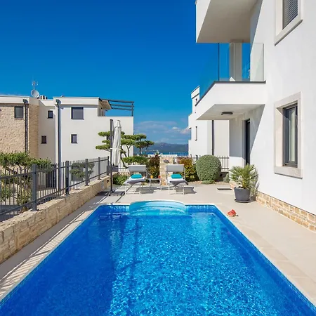 Luxury Hyperion With Private Pool And Garden Lägenhet *