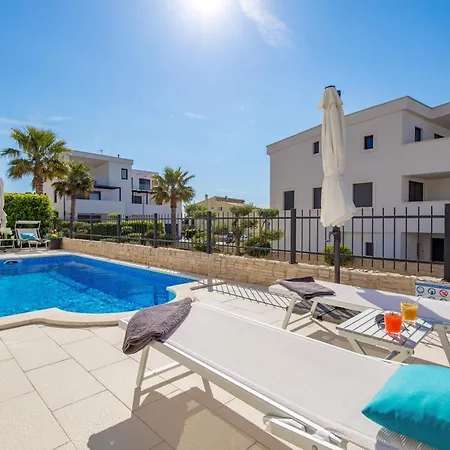 Luxury Hyperion With Private Pool And Garden 穆泰尔岛