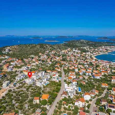 Luxury Hyperion With Private Pool And Garden