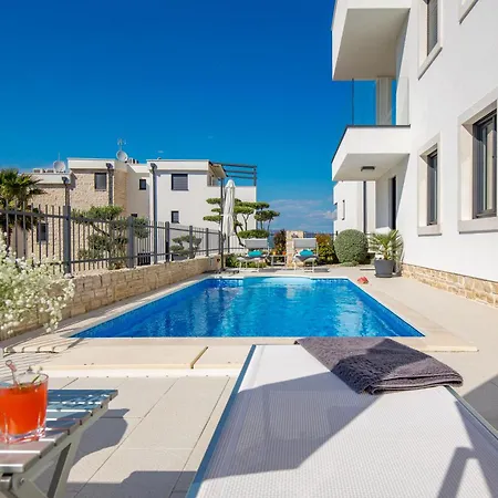 Luxury Hyperion With Private Pool And Garden 公寓