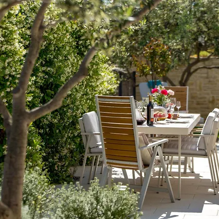 Luxury Hyperion With Private Pool And Garden Murter