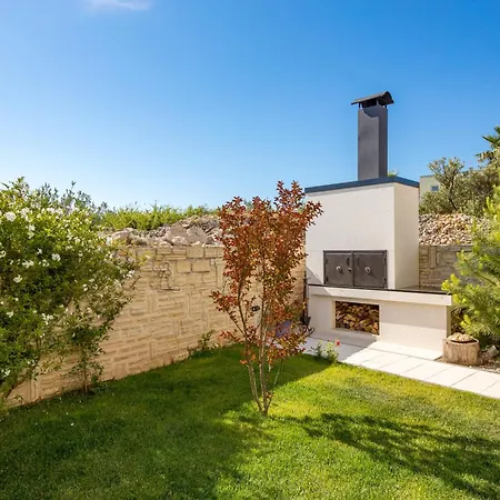 Luxury Hyperion With Private Pool And Garden Murter