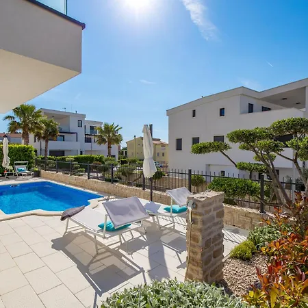 Luxury Hyperion With Private Pool And Garden * 穆泰尔岛