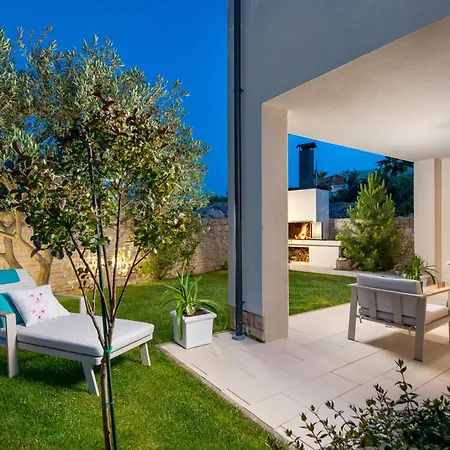 Luxury Hyperion With Private Pool And Garden