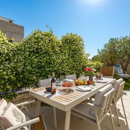 Luxury Hyperion With Private Pool And Garden Murter