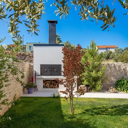 Luxury Hyperion With Private Pool And Garden