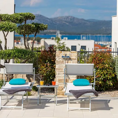 Luxury Hyperion With Private Pool And Garden Lägenhet