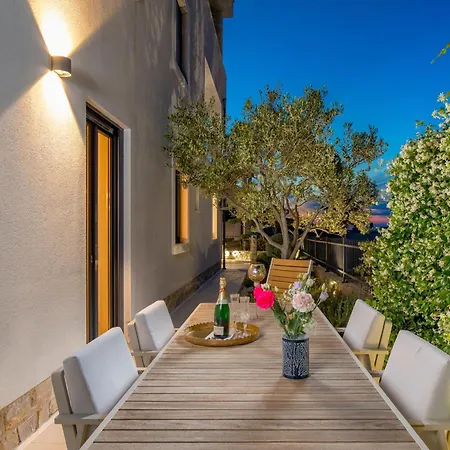 Luxury Hyperion With Private Pool And Garden Lägenhet