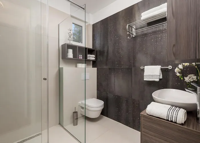 Luxury Hyperion With Private Pool And Garden مورتير