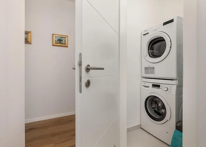 Luxury Hyperion With Private Pool And Garden