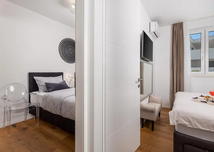 Luxury Hyperion With Private Pool And Garden شقة