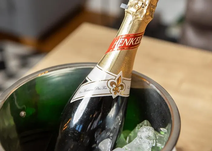 شقة Luxury Hyperion With Private Pool And Garden