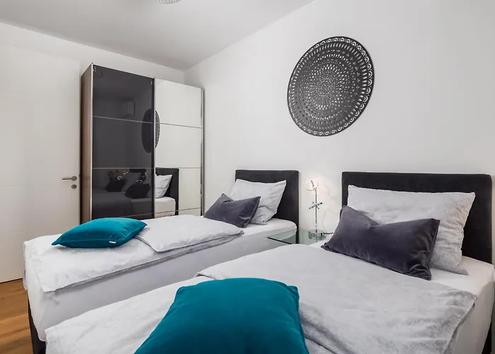 Apartman Luxury Hyperion With Private Pool And Garden Murter