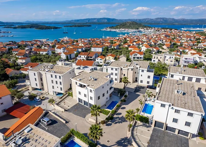 Luxury Hyperion With Private Pool And Garden مورتير