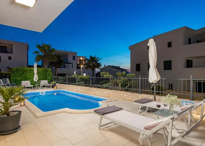 شقة Luxury Hyperion With Private Pool And Garden مورتير