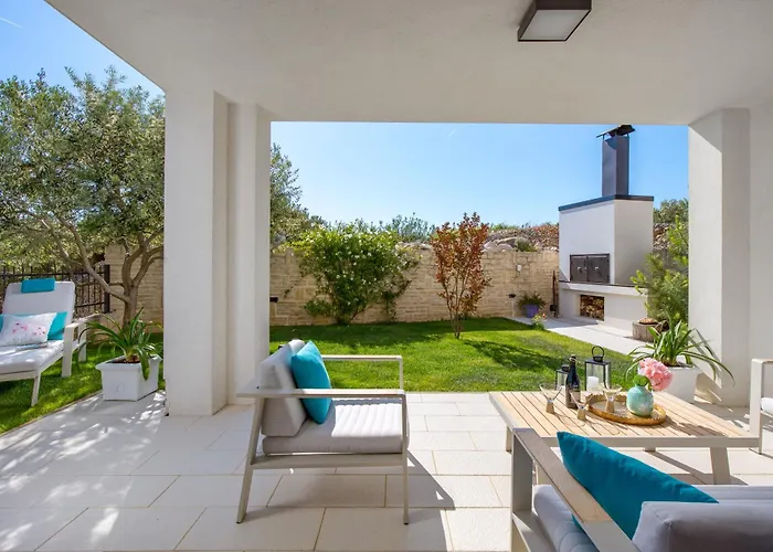 Luxury Hyperion With Private Pool And Garden * Murter