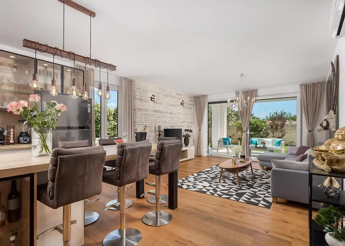 Luxury Hyperion With Private Pool And Garden شقة