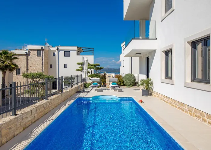 Luxury Hyperion With Private Pool And Garden Apartman *