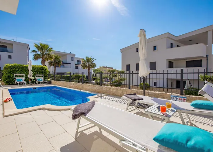 Luxury Hyperion With Private Pool And Garden مورتير