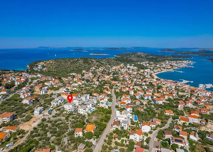 Luxury Hyperion With Private Pool And Garden