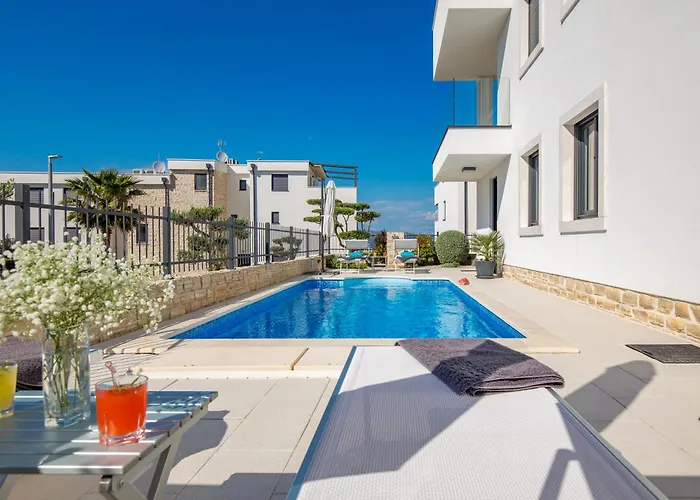 Luxury Hyperion With Private Pool And Garden Apartman