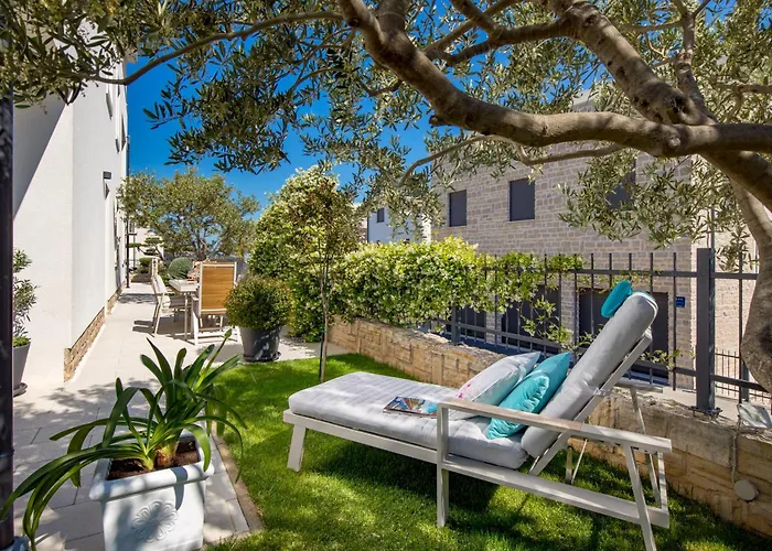 Luxury Hyperion With Private Pool And Garden شقة *