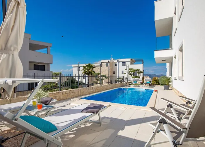 شقة Luxury Hyperion With Private Pool And Garden *