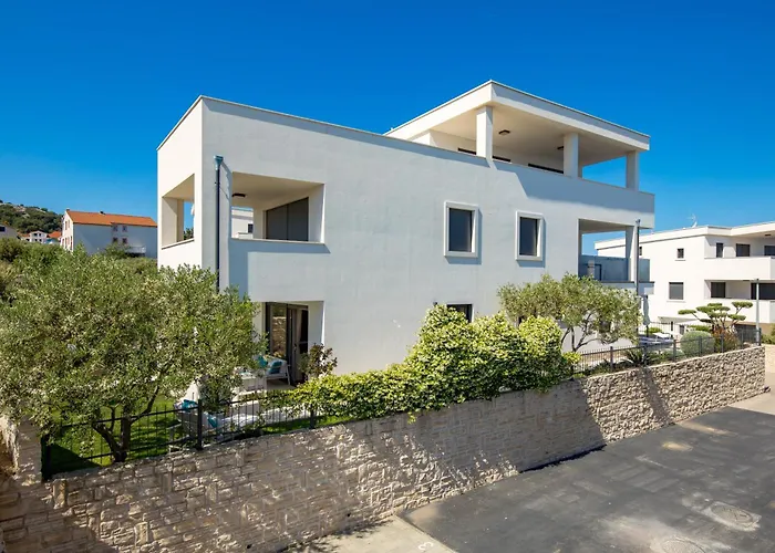 Apartmán Luxury Hyperion With Private Pool And Garden *