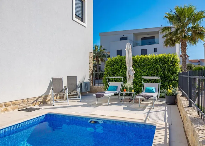 Luxury Hyperion With Private Pool And Garden