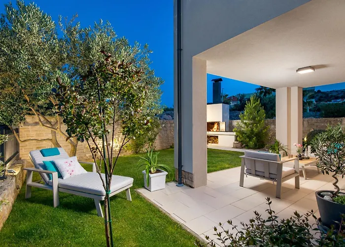 Luxury Hyperion With Private Pool And Garden