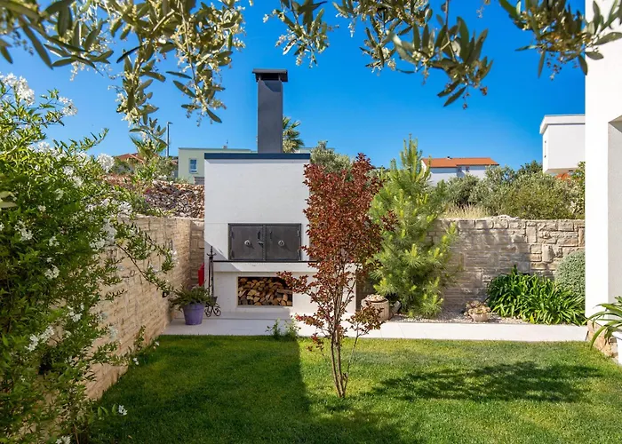 Luxury Hyperion With Private Pool And Garden