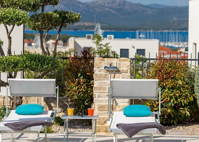 Luxury Hyperion With Private Pool And Garden Apartman