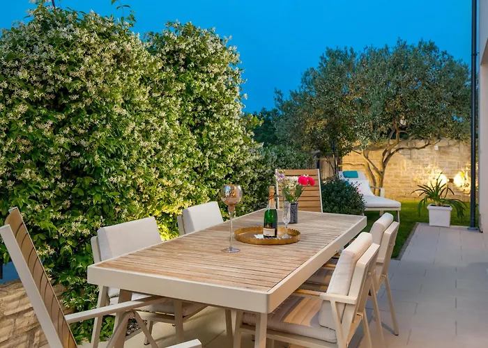 Luxury Hyperion With Private Pool And Garden Apartman Murter