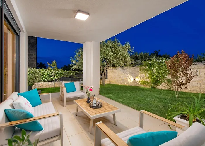 Luxury Hyperion With Private Pool And Garden شقة