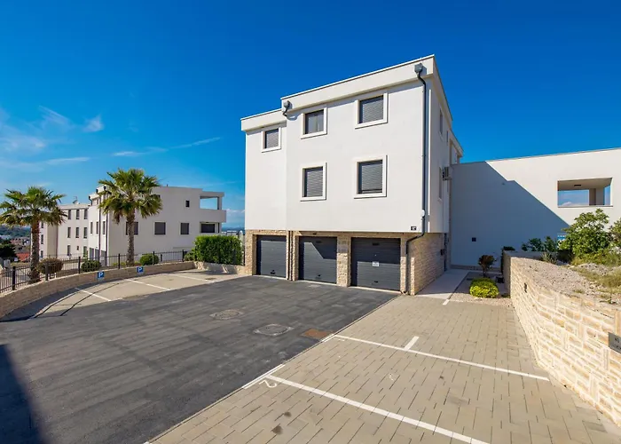 Luxury Hyperion With Private Pool And Garden مورتير