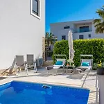 Luxury Hyperion With Private Pool And Garden