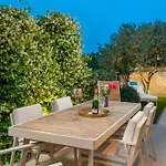 Luxury Hyperion With Private Pool And Garden 公寓 穆泰尔岛