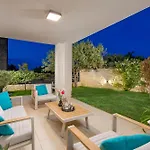 Luxury Hyperion With Private Pool And Garden 公寓