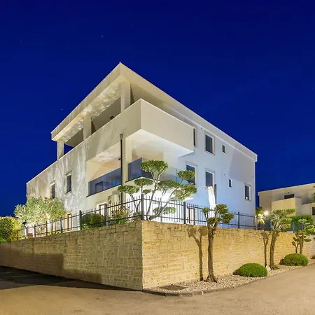 Apartament Luxury Hyperion With Private Pool And Garden Murter